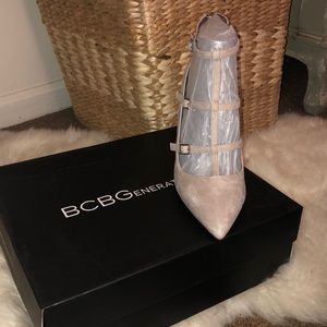 BCBG Suede pumps
